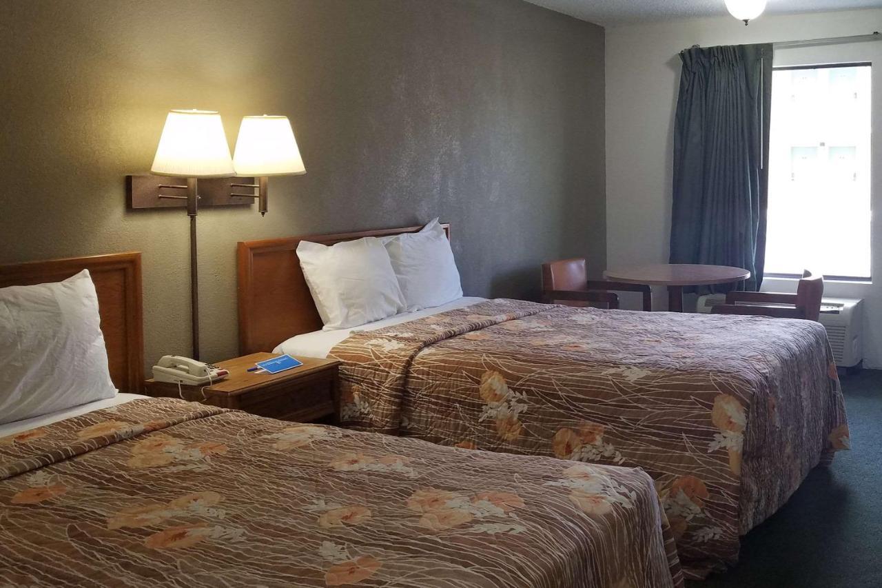 Travelers Inn & Suites Sumter Zewnętrze zdjęcie