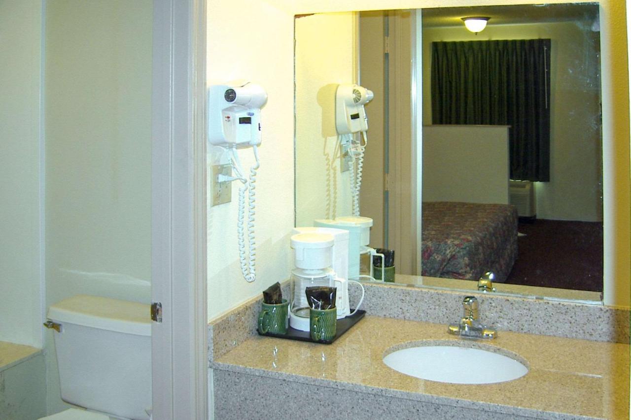 Travelers Inn & Suites Sumter Zewnętrze zdjęcie